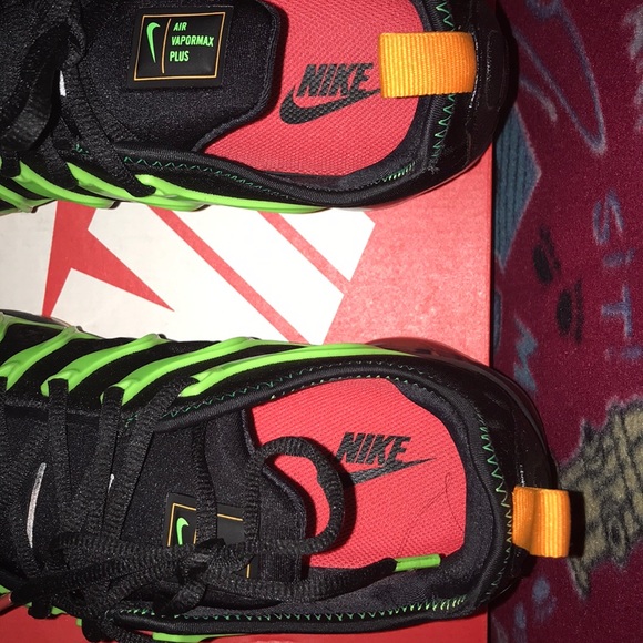Nike Air Vapor Max Plus - Picture 3 of 3